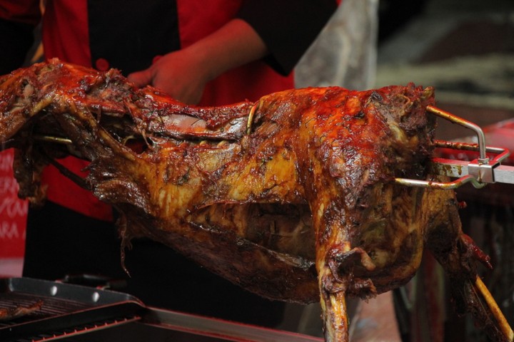 Tips Menjaga Kualitas Kambing Guling Saat Acara Berlangsung